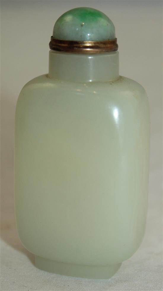A Chinese pale celadon jade snuff bottle, 1800-1900, 7cm
